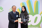 Prof LEE Chack-fan, SBS, JP presenting Certificate of Appreciation to Ms Christine Hung, representative of Café De Coral Group