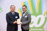 Prof LEE Chack-fan, SBS, JP presenting Certificate of Appreciation to Mr Alan CHAN