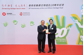 Prof LEE Chack-fan, SBS, JP presenting Certificate of Appreciation to Mr Kwok Sek-chi David, representative of Shanghai Commercial Bank