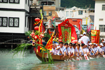 Members of Sin Yu Heung perform the deity invitation ritual on the fourth day of the fifth lunar month