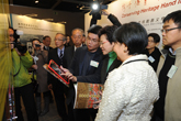 Mrs Carrie LAM CHENG Yuet-ngor, GBS, JP and other guests viewing exhibition